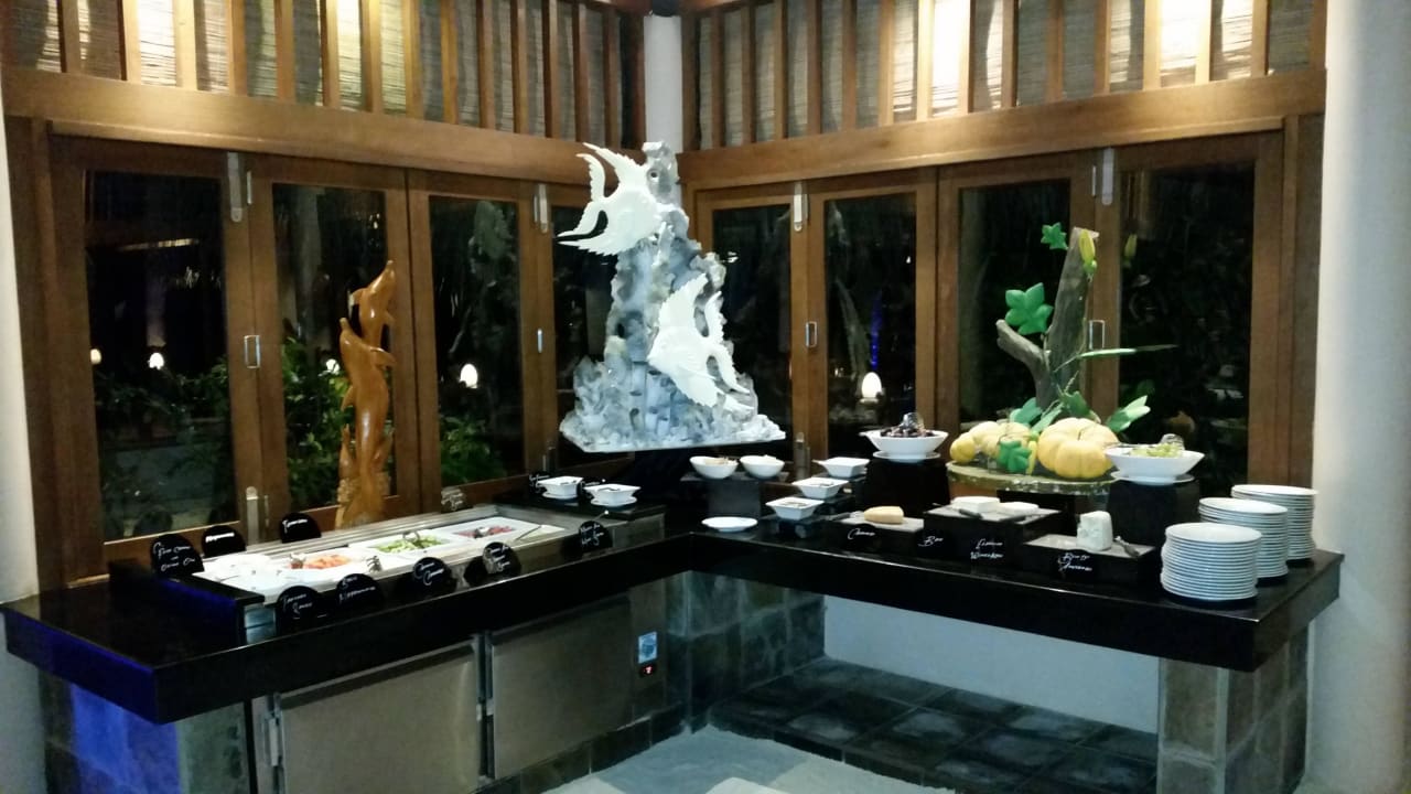 Abwechslungsreiche Speisen Veligandu Maldives Resort Island