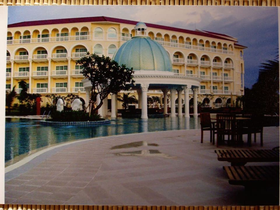 Pool Seite vom vom neuen Hotel Koh Kong International Resort Club