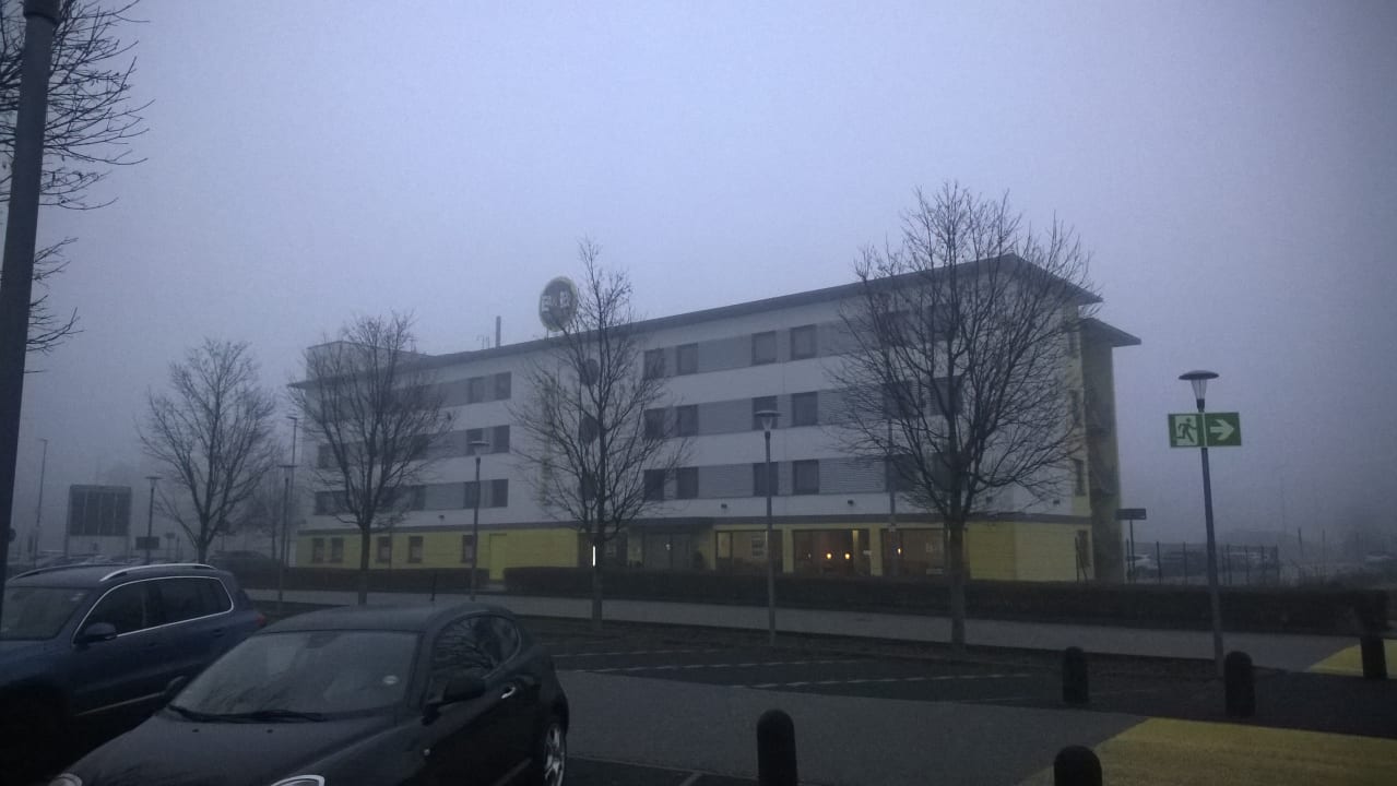 Außenansicht B&B Hotel Baden Airpark