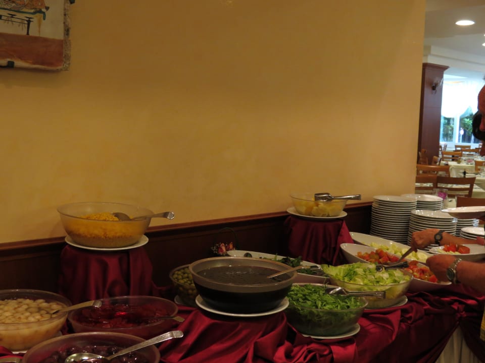 Salatbuffet vor dem großen Run 1 Hotel Le Palme