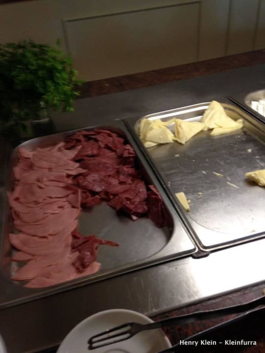 Man muss die Wurstscheiben nicht drappieren Hotel Mena Palace