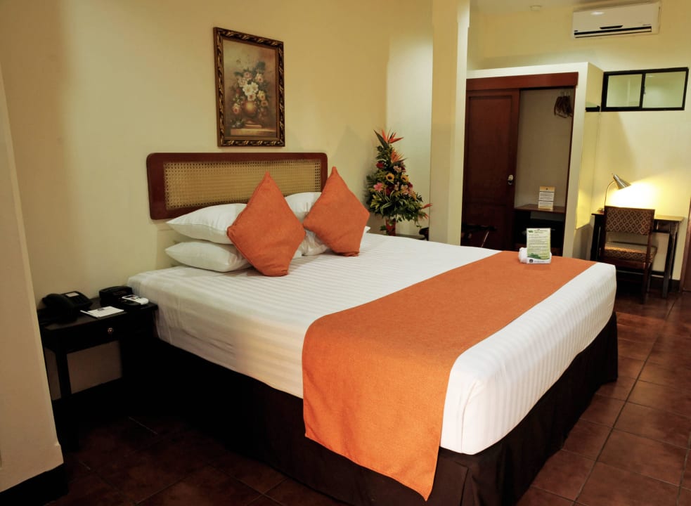 King Beds Las Mercedes Leon