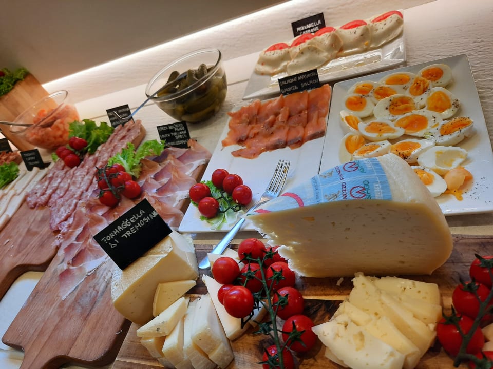 Gastro Hotel Castello Lake Front