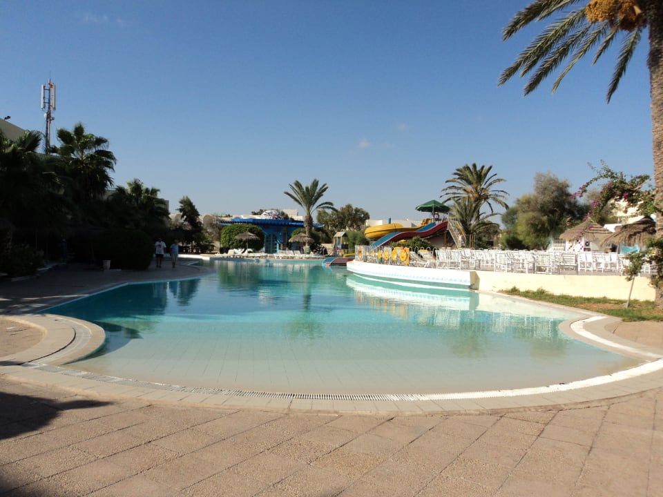 Vom weiten sieht es richtig gut aus  The Ksar Djerba Charming Hotel & SPA