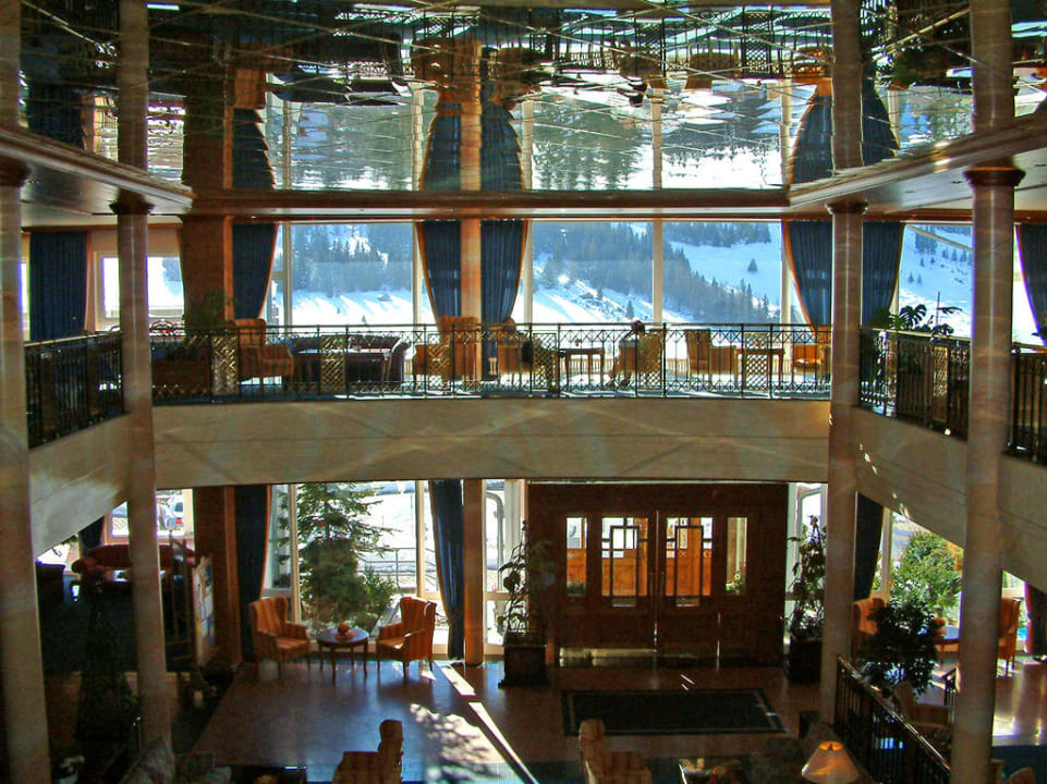 Doppelstöckige Empfangshalle Oberjoch - Familux Resort