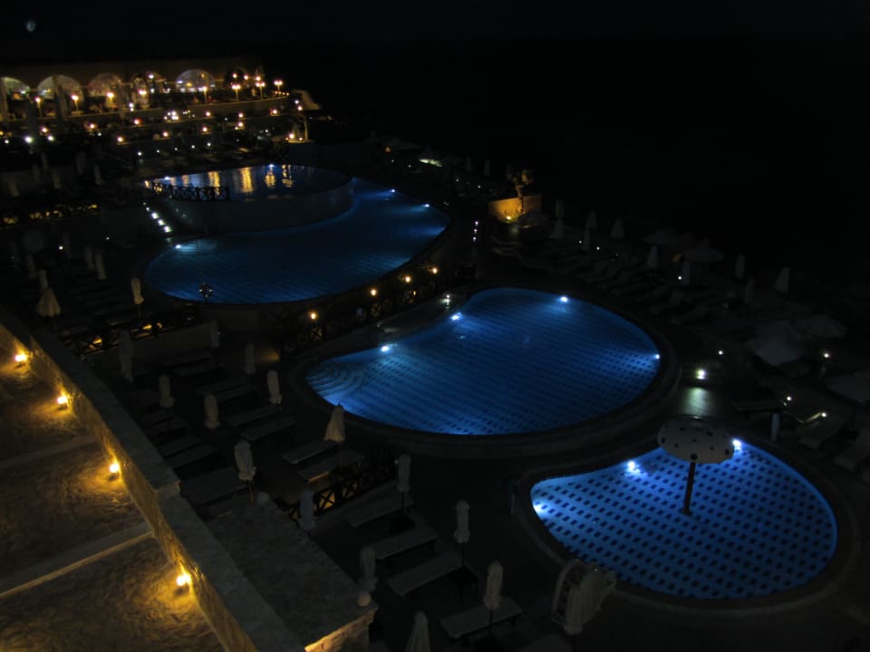 Pool am Abend Hotel Kalithea Horizon Royal
