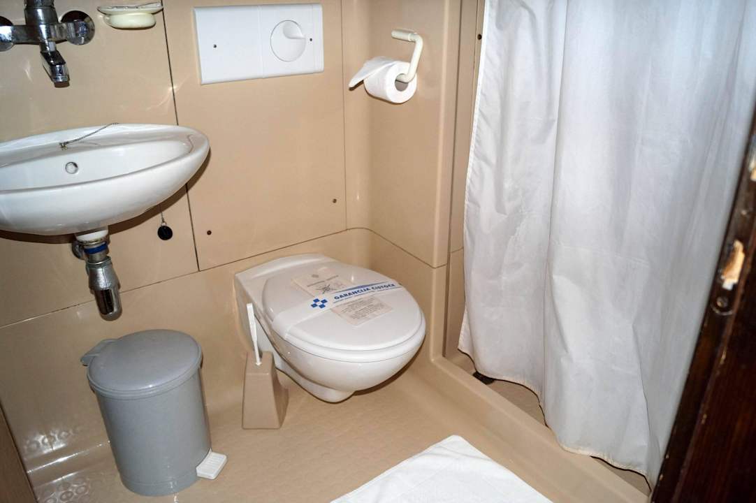Raum / Bad-WC (Innenansicht) Hotel Baska