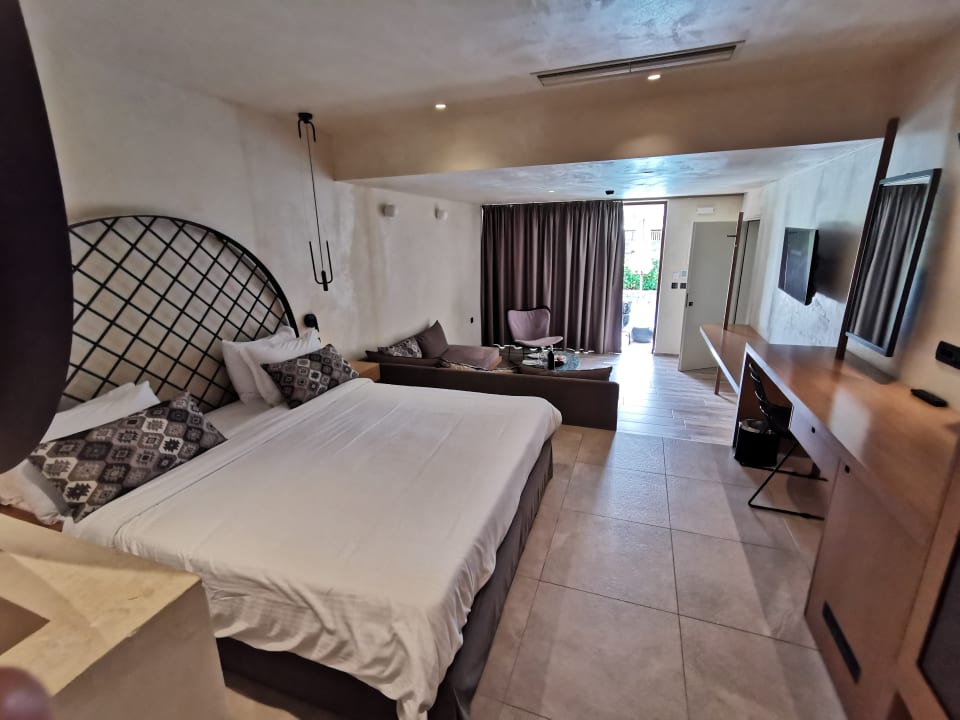 Zimmer Petousis Hotel & Suites