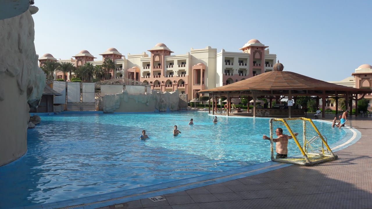 Activity-Pool Serenity Alpha Beach