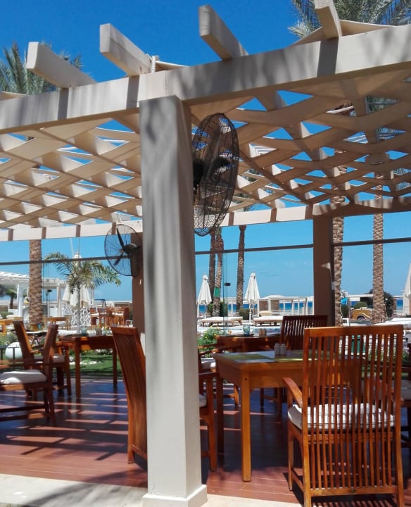 Neu gestaltet das Strandrestaurant Ossiano Premier Le Reve Hotel & Spa