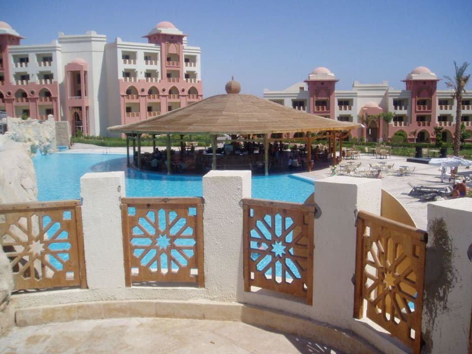 Mainpool & Poolrestaurant Serenity Alpha Beach