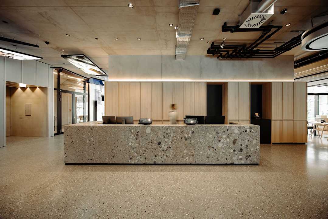 Lobby Dips&Drops - The First Bike And Ski Hub
