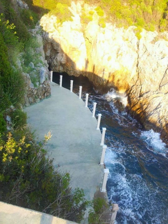 Weg zur Plattform Ramada Resort Kusadasi & Golf