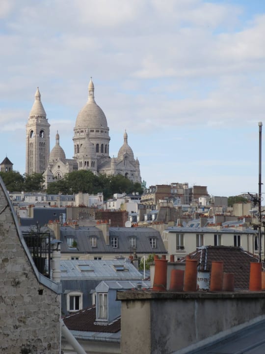 Blick auf Sacre Coeur von Familiensuite Nr. 601 Accueil Hotel - Paris Pigalle Montmartre