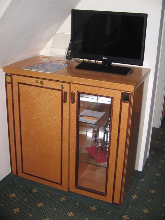 TV und Minibar Hotel Halm Konstanz