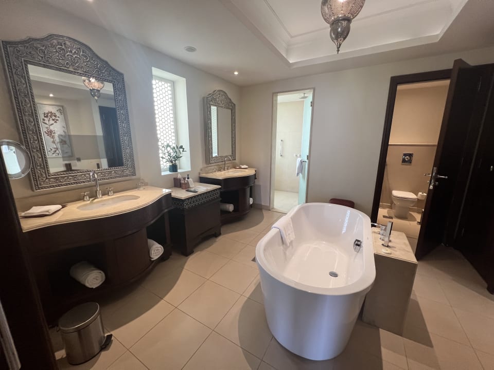 Zimmer Ajman Saray, a Luxury Collection Resort