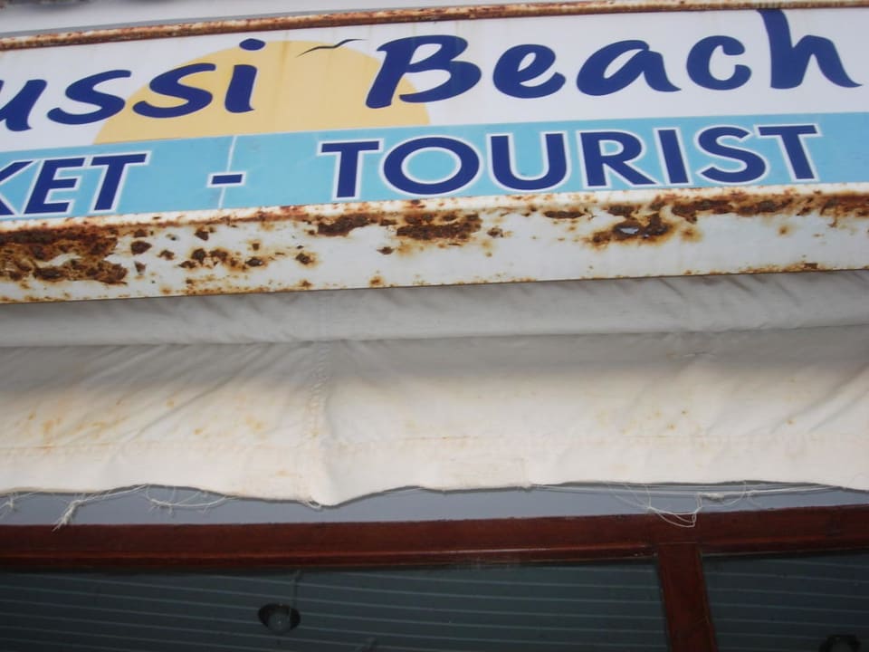 Rostige Belussi Beach Tafel Hotel Belussi Beach
