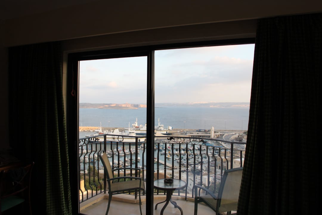 Aussicht zum Balkon Grand Hotel Gozo