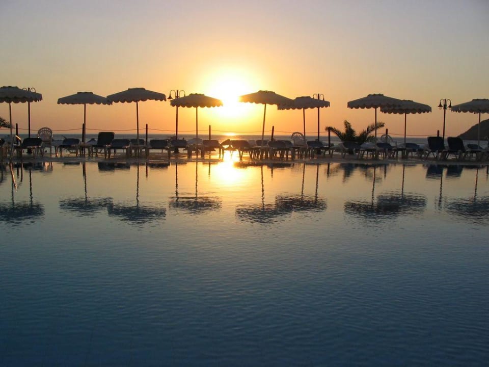 Sonnenaufgang am Pool TUI BLUE Lindos Bay