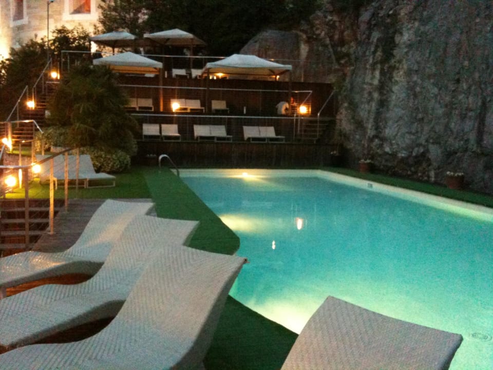 Poollandschaft am Abend Garda Hotel Forte Charme