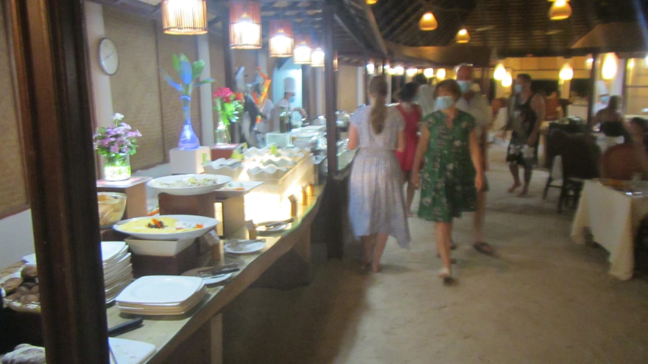 Gastro Angaga Island Resort