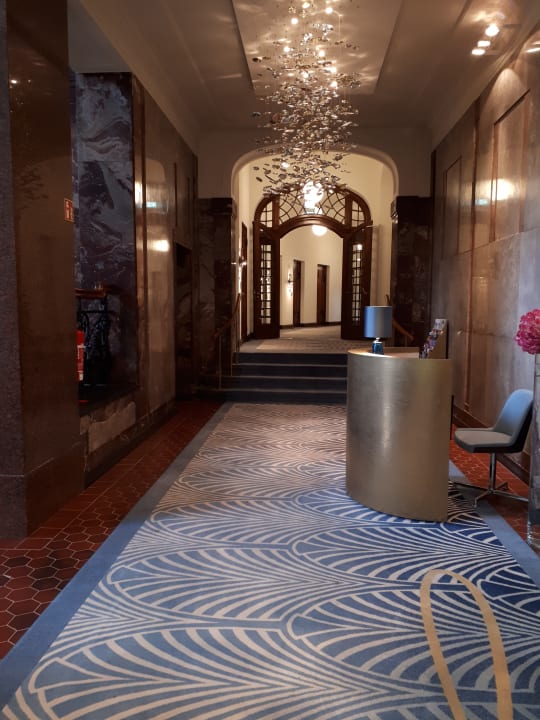 Lobby Fraser Suites Hamburg