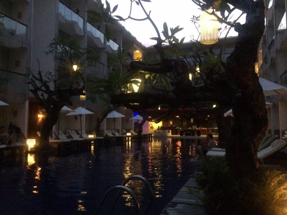 Blick vom hintersten Zimmer The Bene Kuta Hotel