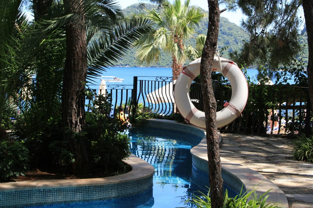 Pool mit Blick aufs Meer. Grand Yazici Club Marmaris Palace