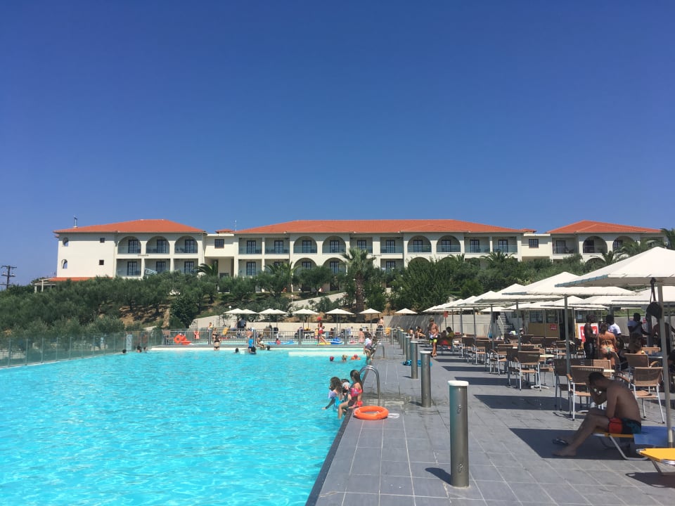 Pool Akrathos Beach Hotel