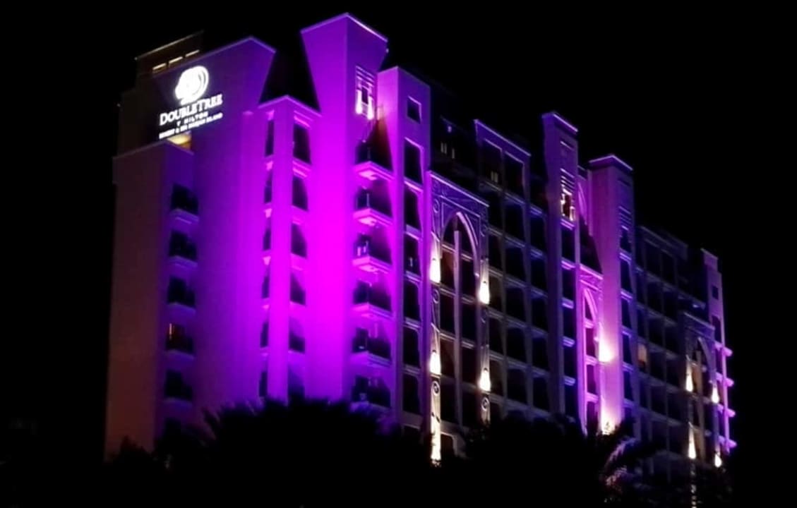 Widok na hotel DoubleTree by Hilton Resort & Spa Marjan Island