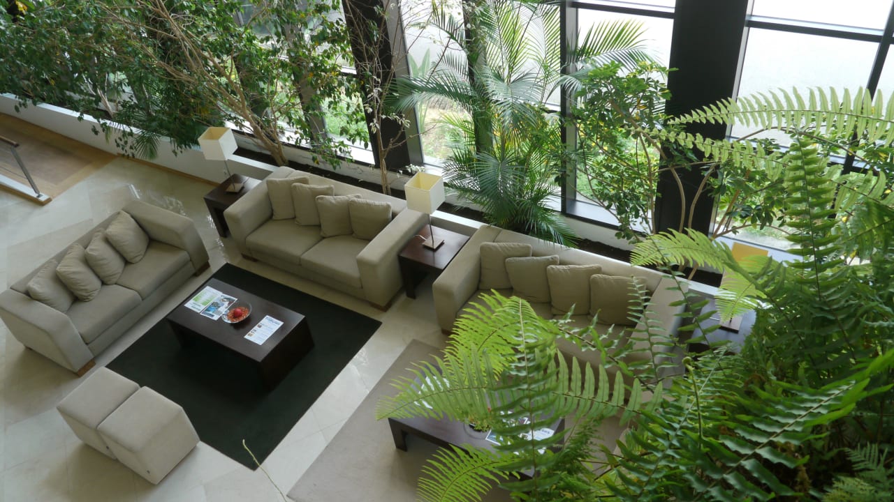 Sitzgruppe im Empfangsbereich Caloura Hotel Resort