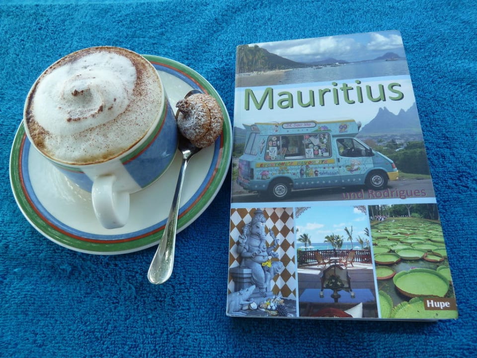 Cappuccino, serviert von Diana Hilton Mauritius Resort & Spa