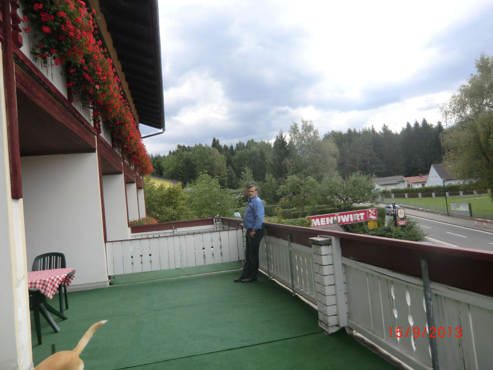 Riesengrosse Terrasse für uns Hotel Menüwirt