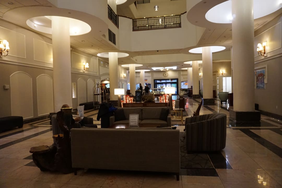 Lobby Wyndham Garden Baronne Plaza