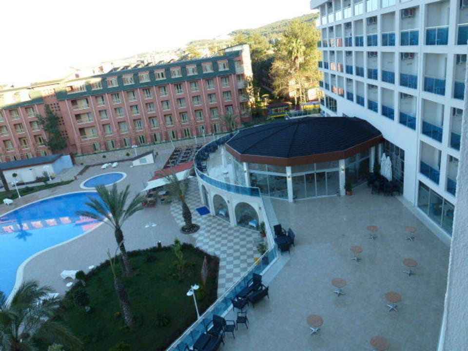 Pool mit dem hinteren Eingang Annabella Diamond Hotel & Spa