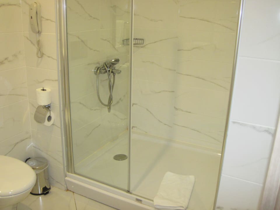 Das Bad Wyndham Garden Lara