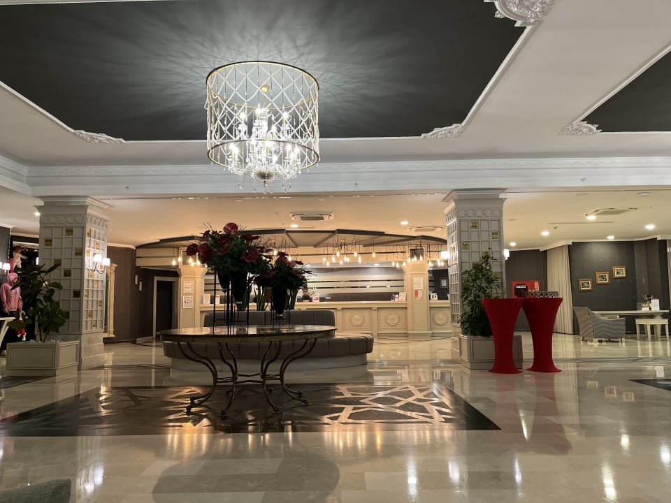 Lobby Bella Resort & Spa