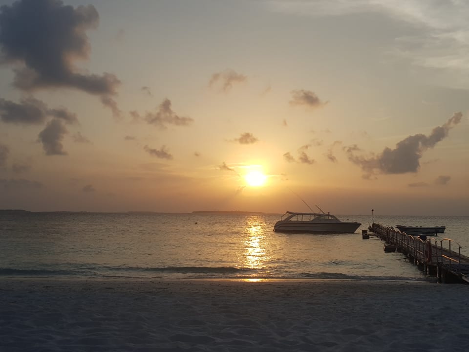Sunset an der Westseite NH Collection Maldives Reethi Resort