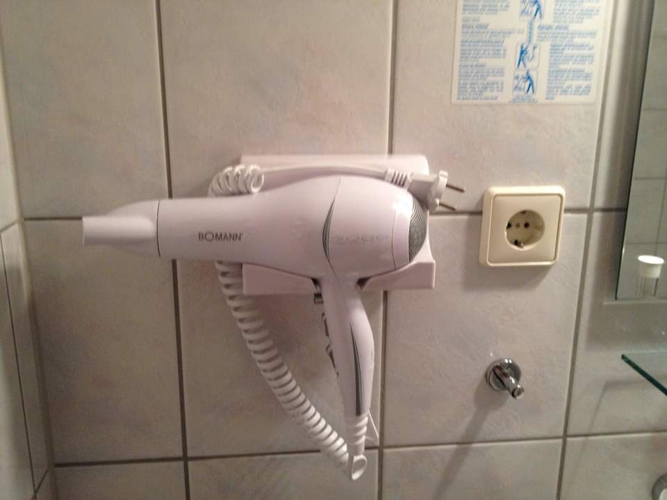 Auch ein Haarfön ist da Hotel Zum Postillion