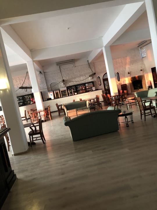 Lobby Comino Hotel & Bungalows