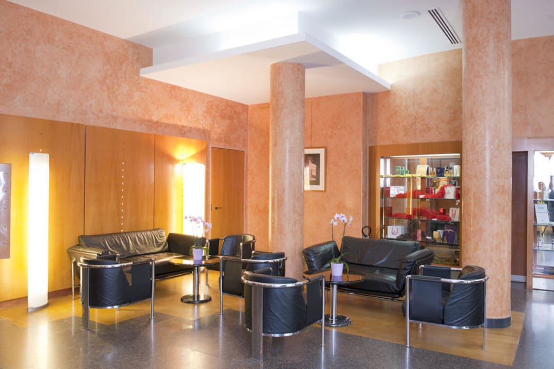 Reception Hotel Opera Cadet