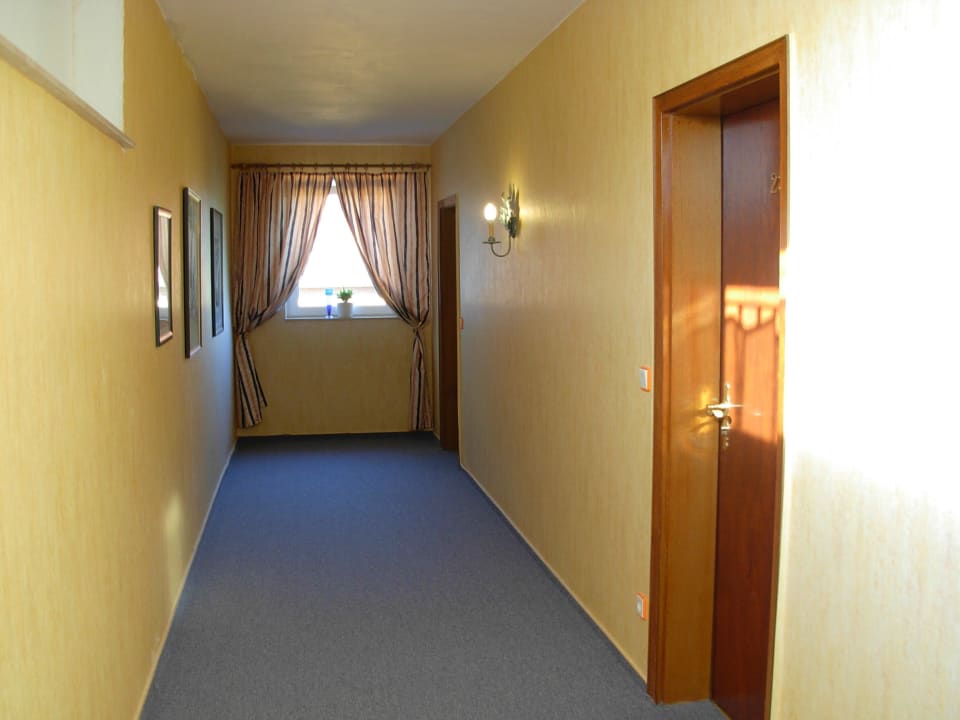 Flur 1. Obergeschoss Landhotel Weisses Ross garni