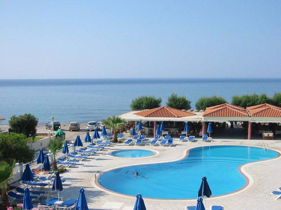 Erwachsenen- und Kinderpool El Vita