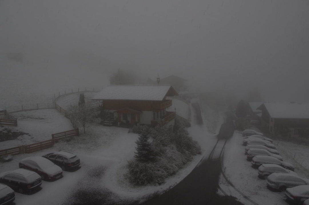 1. Schnee im Oktober - Blick vom Balkon Hotel Lammwirt