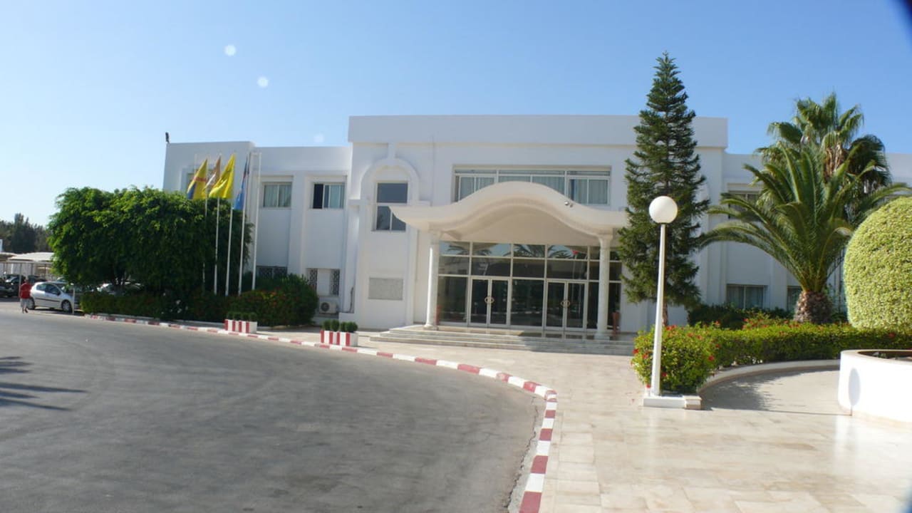 Hoteleingang links El Mouradi Club Kantaoui