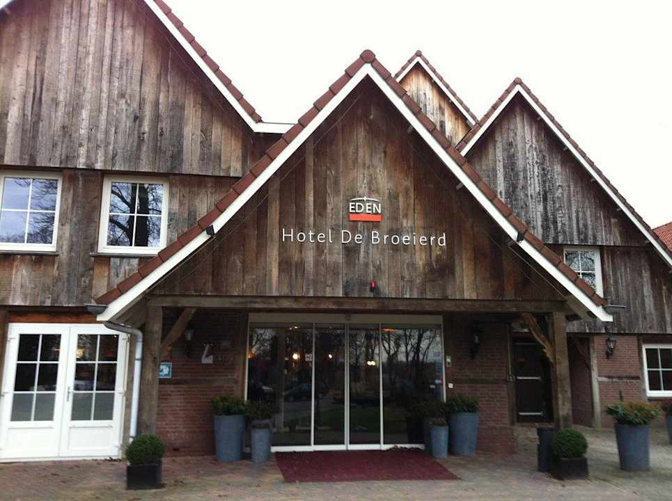 Eingang zum Hotel Fletcher Hotel-Restaurant De Broeierd-Enschede