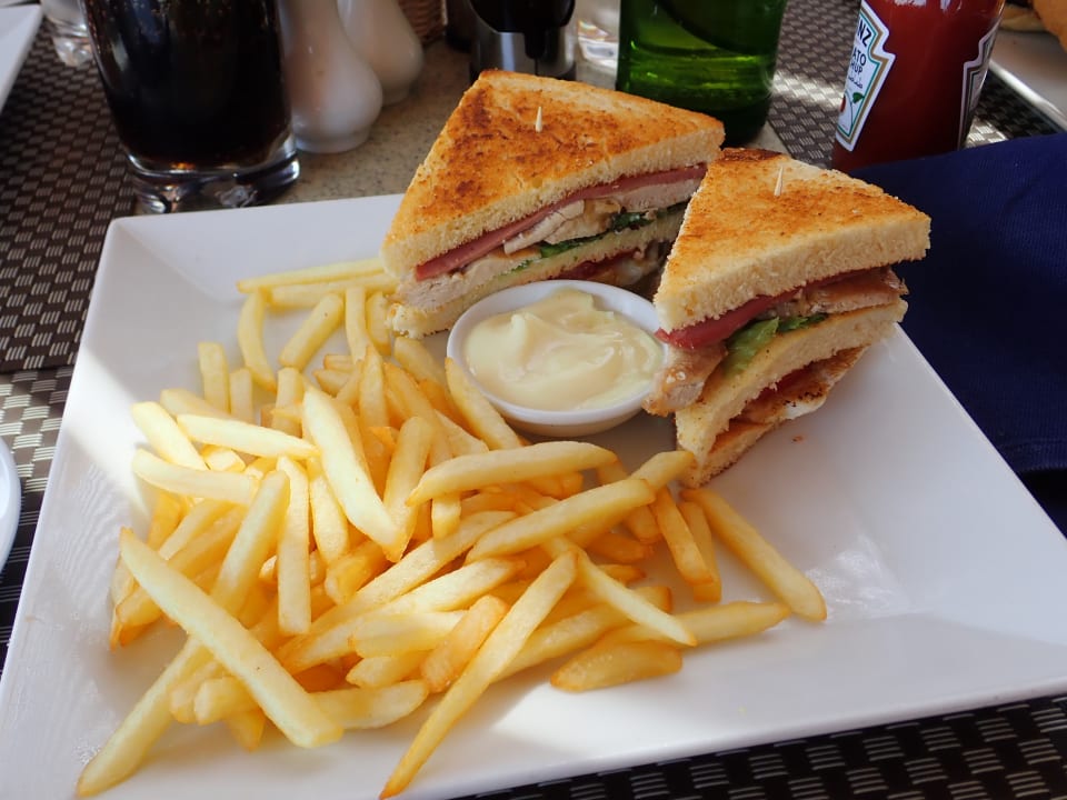 Snacks im Divecenter Mövenpick Resort El Quseir