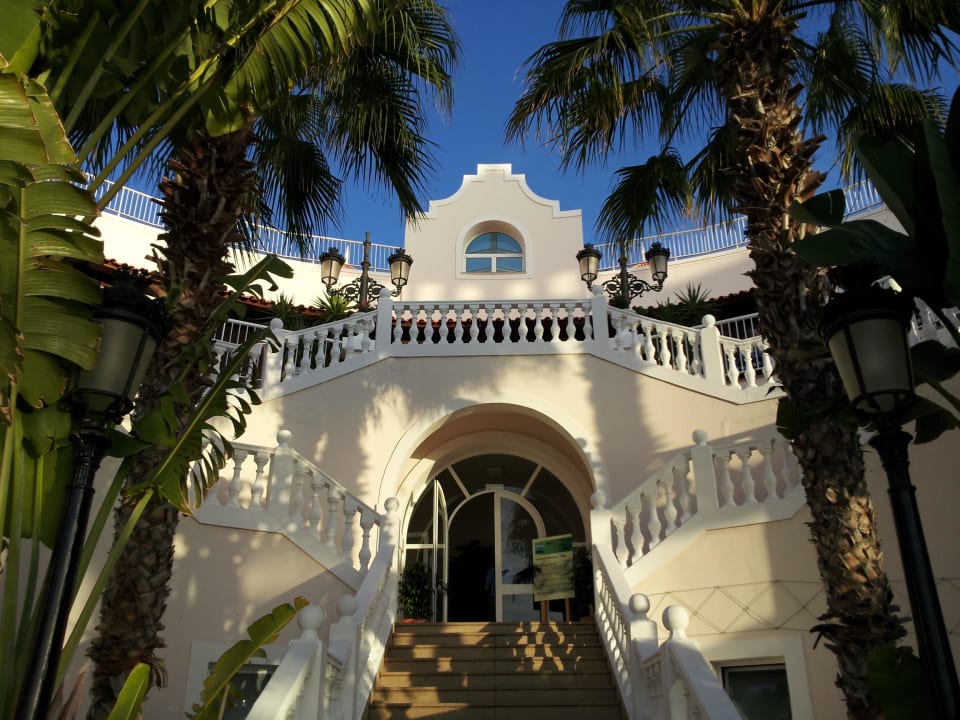Hoteleingang vom Pool aus Hotel Riu Madeira