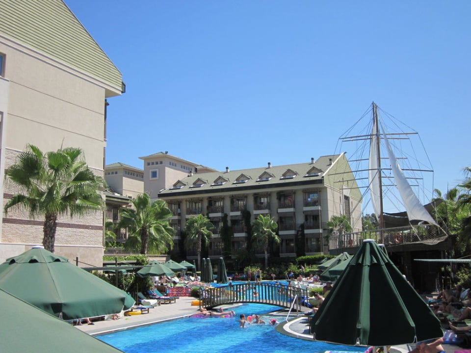 Pool/ Hotel Can Garden Resort