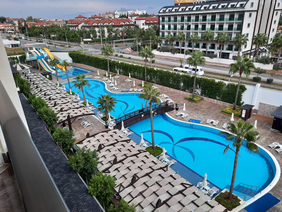 Pool Mary Hotel Side